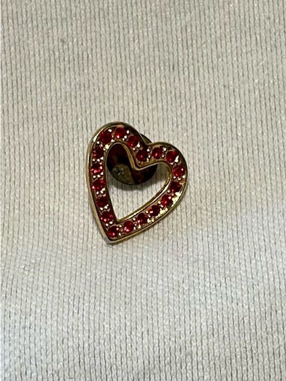 Gold-Tone Red Crystal Heart Pin Brooch - Womens Jewelry Vintage Retro Sweetheart